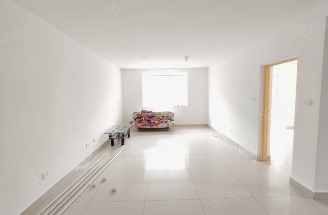 多层2楼带阳面车库 嘉明水岸新城 三室 看房有钥匙