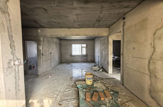 鸿泰世颐公馆4室2厅136.08㎡41万二手房图片