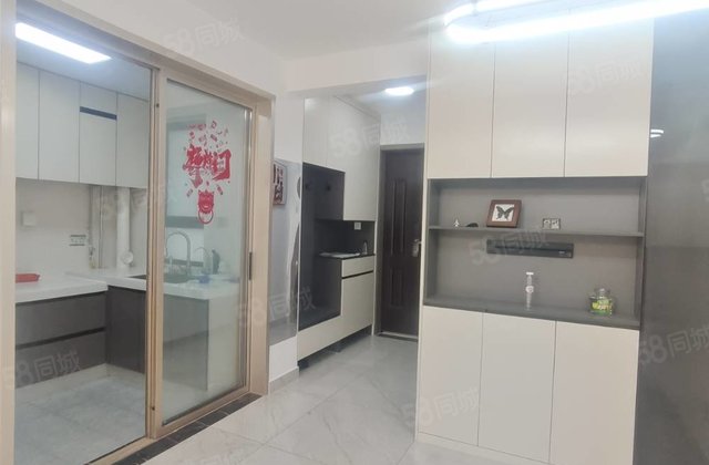 新出 江山印 送车储 精装婚 房 汽车总站 万达 次新房