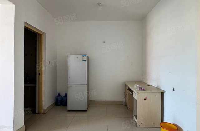 先锋翡翠湾 南北通透 有电梯 医疗配套成熟 临近深圳路