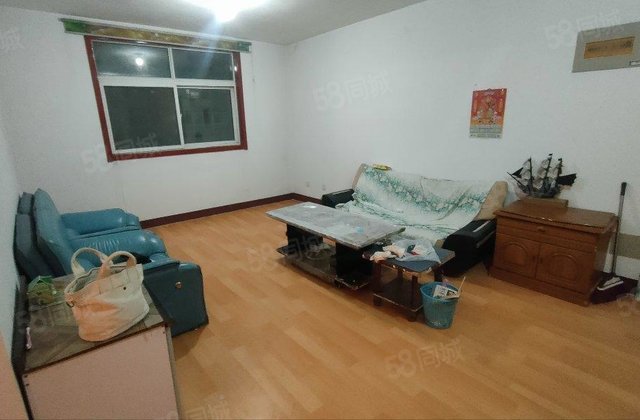 嘉明附近电低楼层带车库，单价3开头，房东诚心出售。随时看房。
