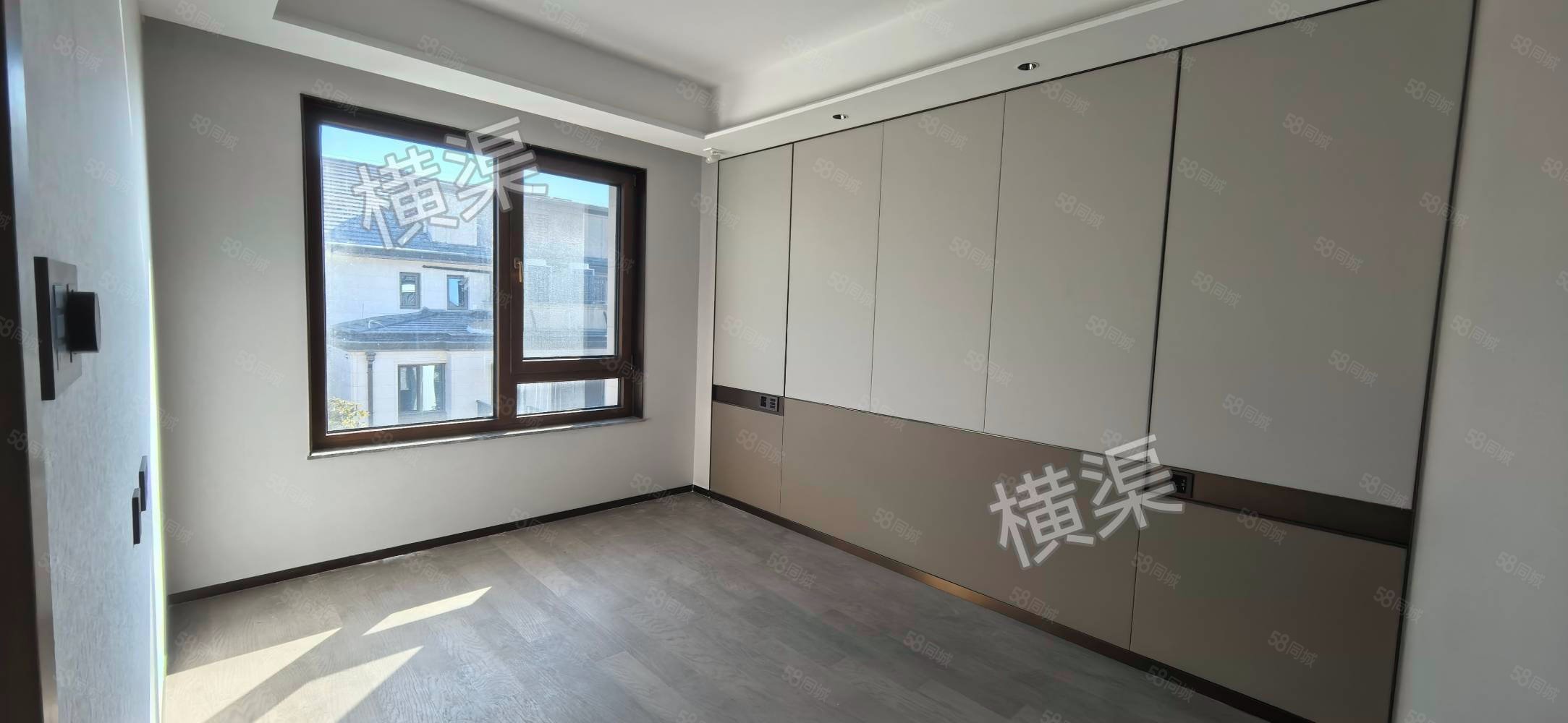 龍湖云河玉陛5室2廳3衛(wèi)266㎡南北1380萬