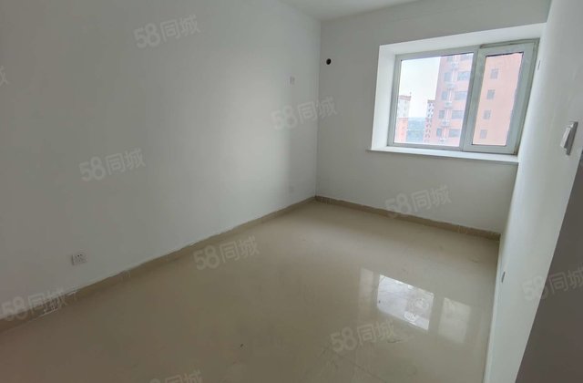 急售先锋社区 送储藏室 有证随时过户 随时看房