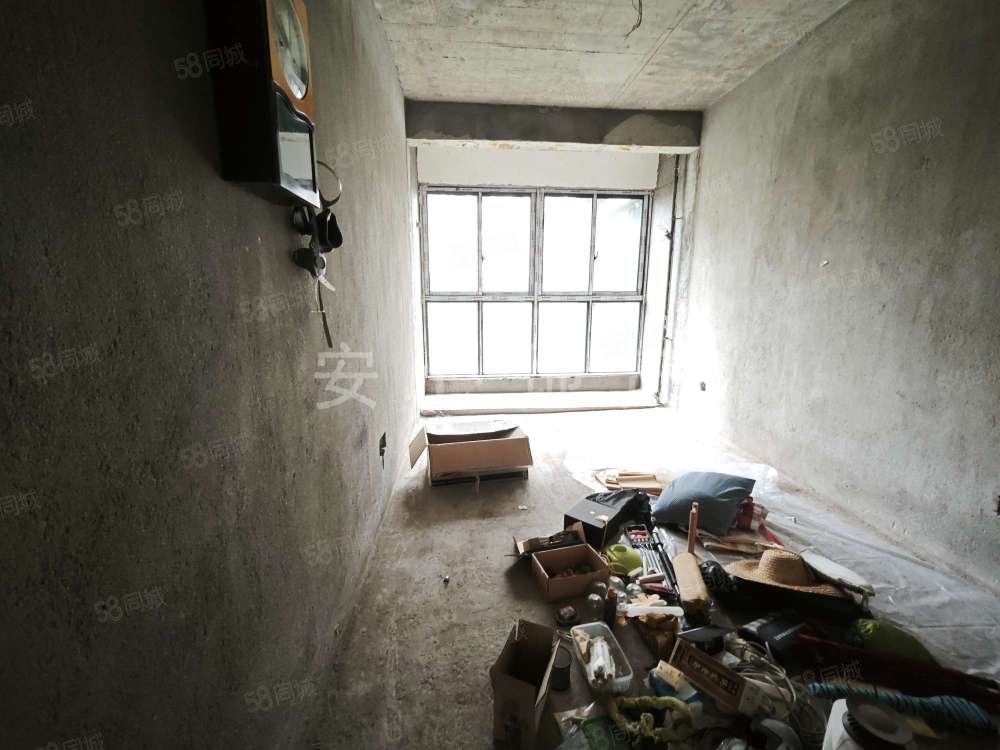 东湖花苑3室2厅2卫117㎡南北89.8万