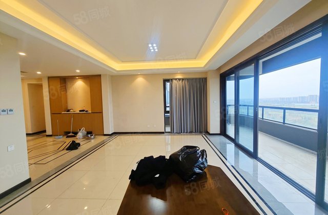 蓝光江安城(六期)5室2厅242.27㎡350万二手房图片