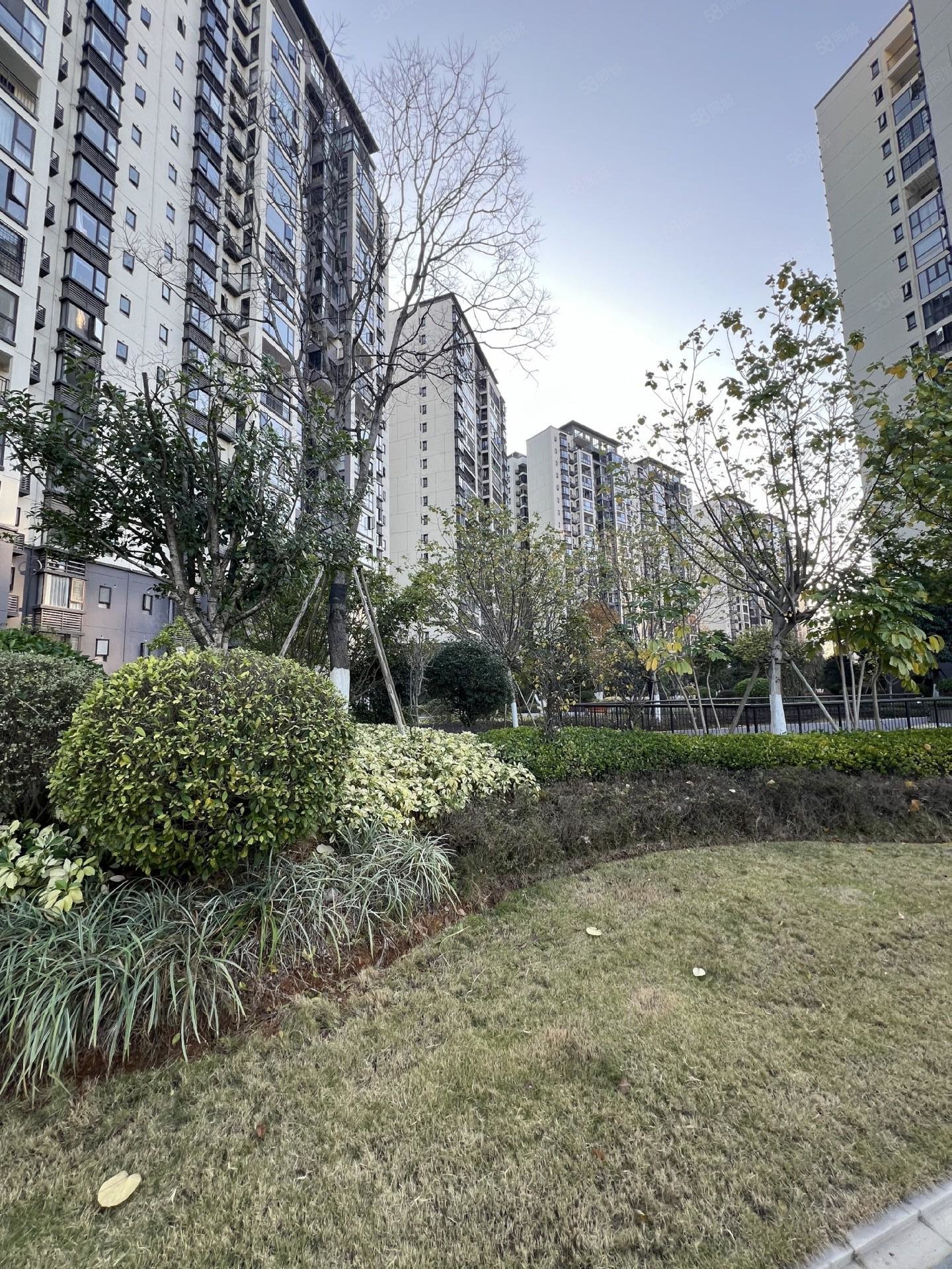 阳光城丽景湾九头山路12号之二147毛坯79万4房