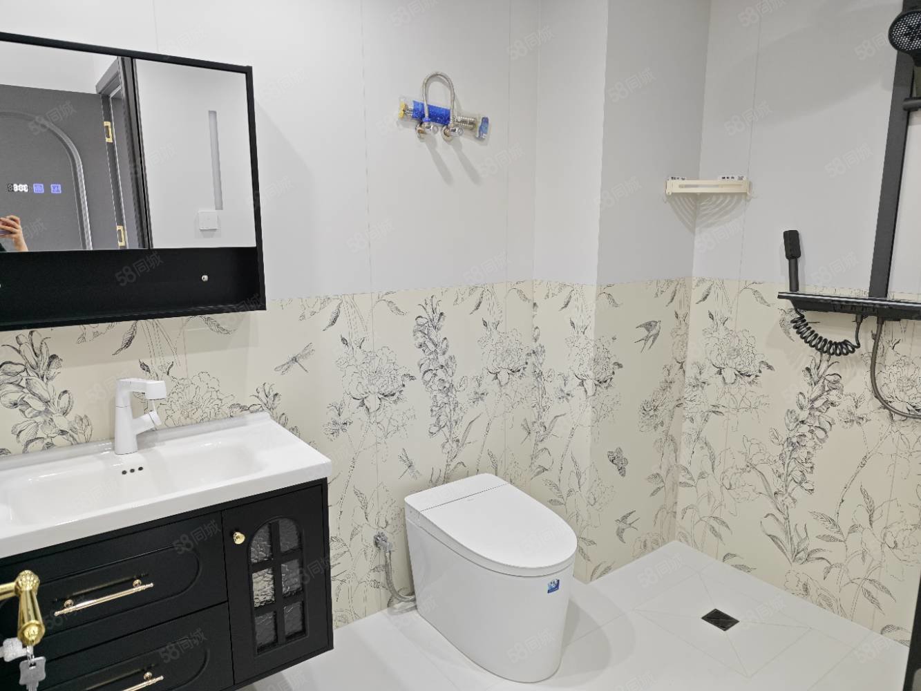 胜利嘉园3室2厅2卫124㎡南北85.8万