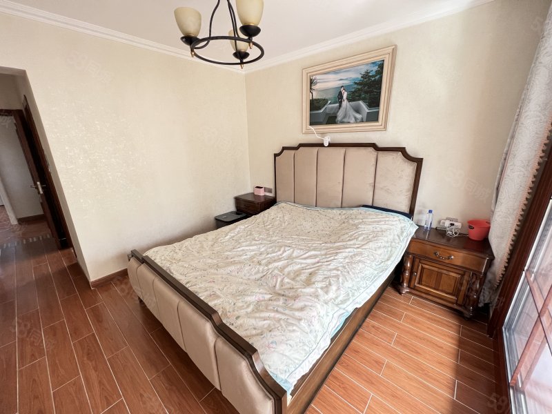 夏都俊园3室2厅2卫136㎡南北159万