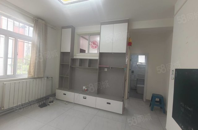 急售市医院西邻，精装修两室一厅，双气，    北顺