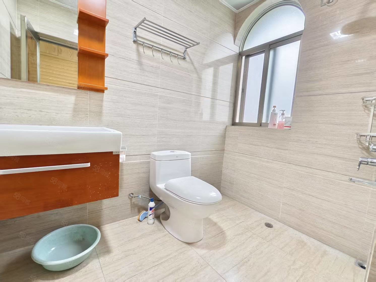 韶关碧桂园4室2厅4卫224㎡南138万