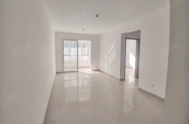 二中附近，新房未住 两室通透户型，带车位 有储藏室 走一手