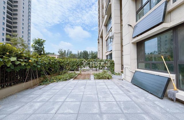 急售！一楼带院子！新一中旁边三室送车位储藏室免大税外国语培文