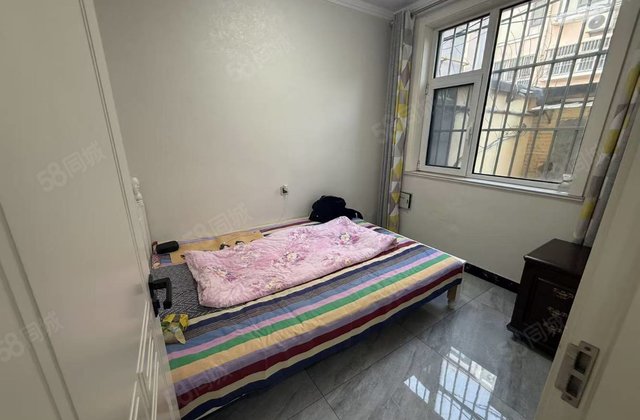 市中心一楼带院 精装四居室 中央空调振兴路