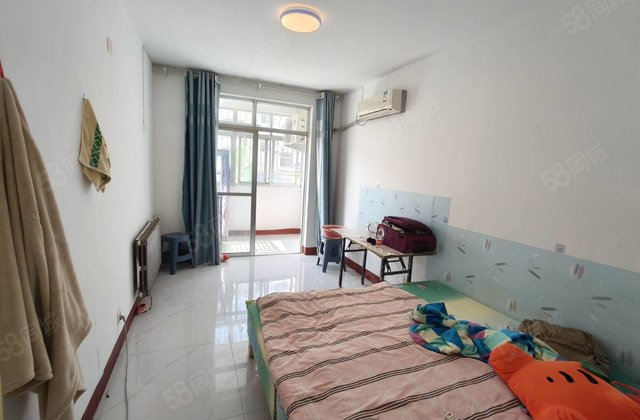 文轩闸口东关国际附近，步梯三楼小户型  满二