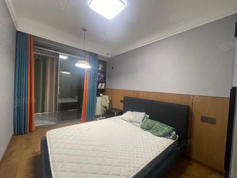 血亏滟澜公馆豪装三十万一楼带院子和菜园送五十平高性价比