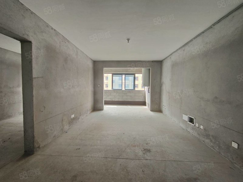 紫金公馆3室2厅2卫149㎡南北314万