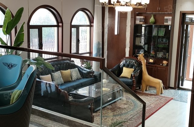 翡翠城精装双拼别墅出售 地上三层带车库 证过两年可按揭