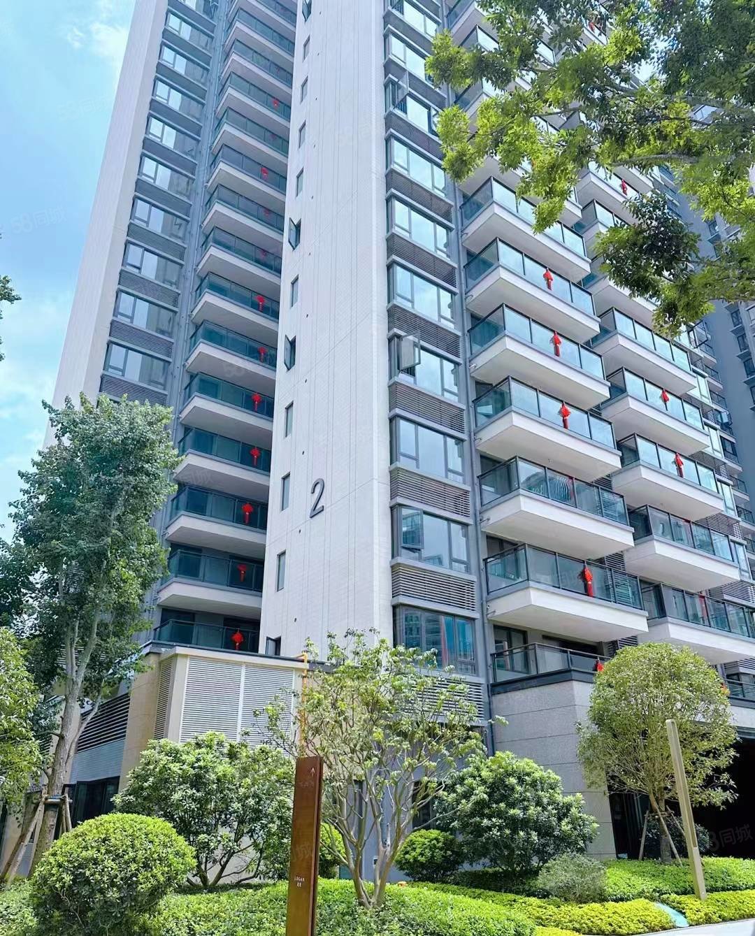 保利君悦湾4室2厅3卫146.14㎡南北290万