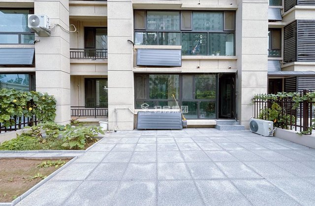 急售新一中   培文民生凤凰城一楼带大院子带车位储藏室