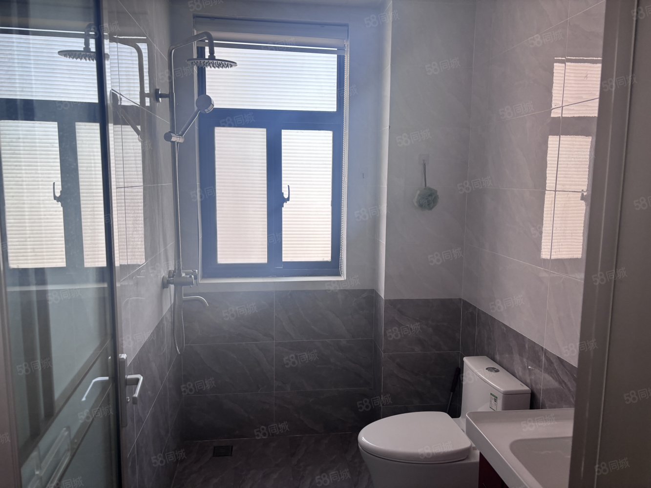 中航文峰上城(一期)3室2厅2卫120.1㎡南93万