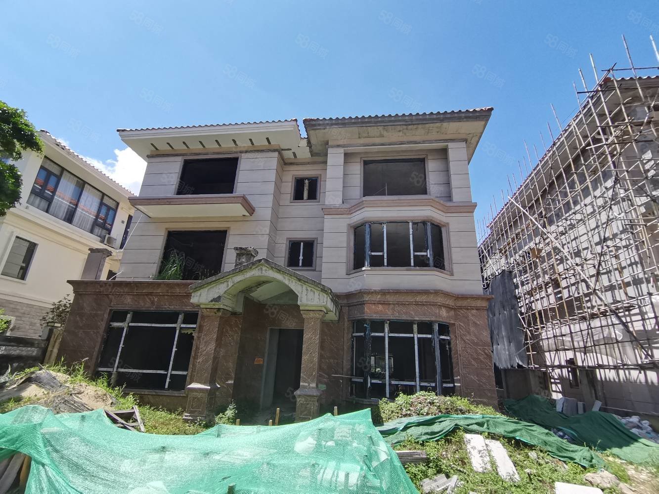 笋盘阳东花园独栋别墅占地475平方使用面积632平方