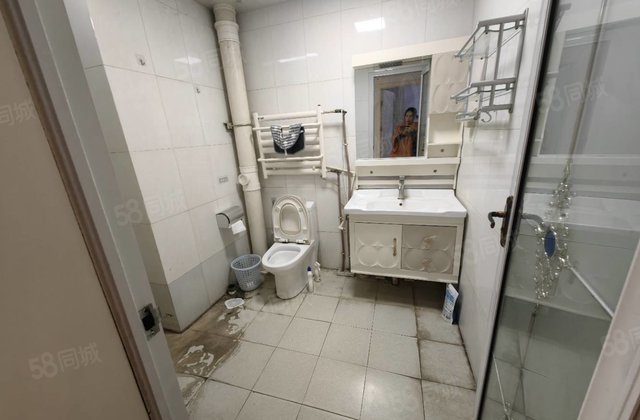 东昌本部伟业中华苑电梯房三室两厅一卫一厨110万