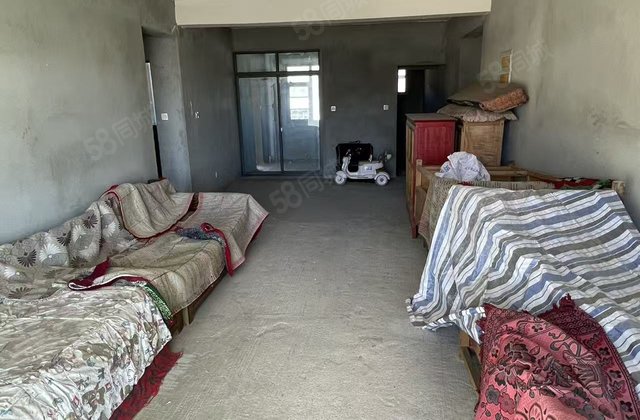 桑吉林花园3室2厅135㎡65万二手房图片