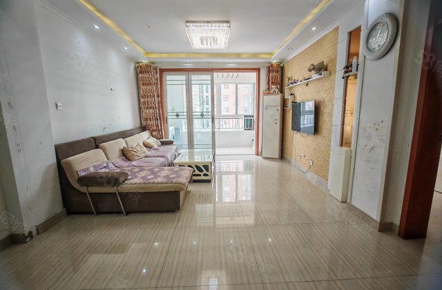 市医院，三中，东昌嘉景苑，华港顺和城精装修三室两厅两卫带储