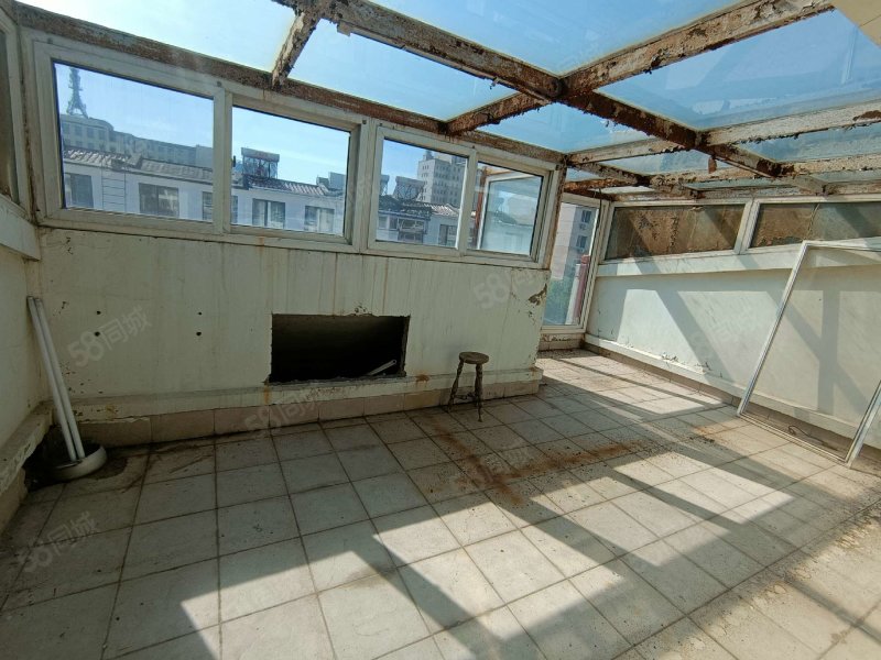 东方庭院5室2厅3卫214㎡南北260万