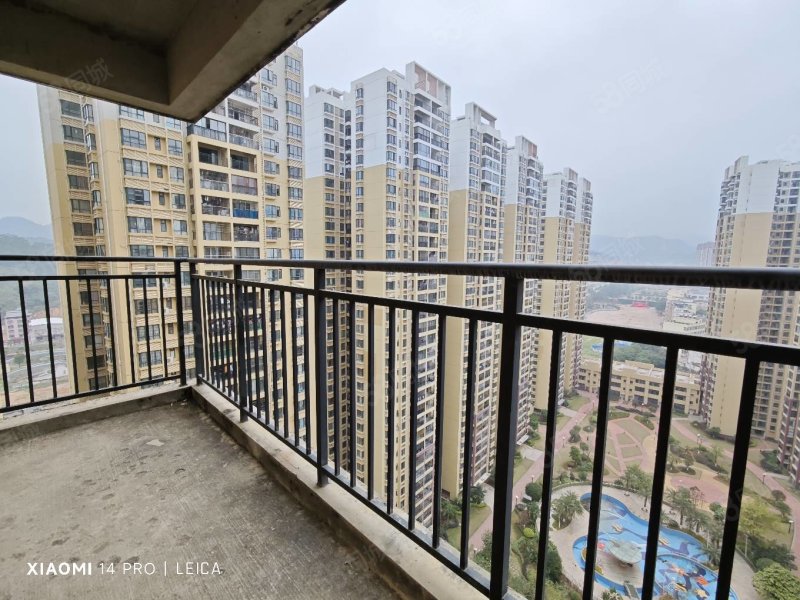 急售学府一号毛坯四房中高层主人房可观整个花园有匙看房便