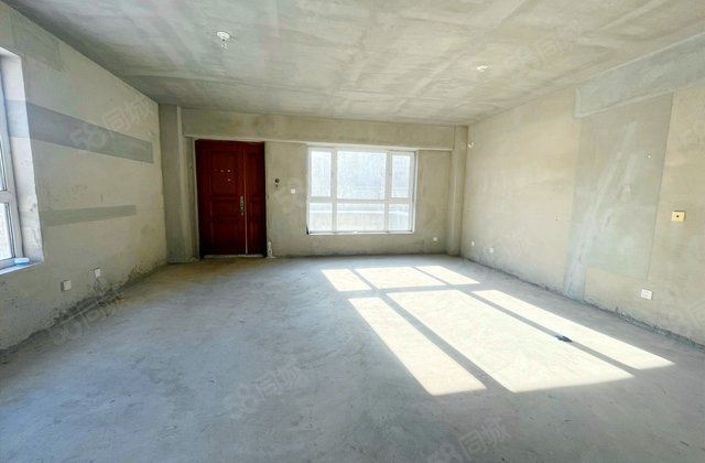 远洋戛纳小镇4室3厅159.92㎡158万二手房图片