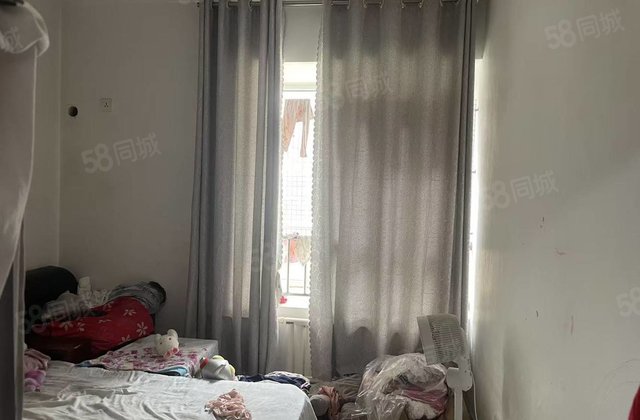 中间楼层 出行方便 满五   商业配套齐全 精装可拎包入住