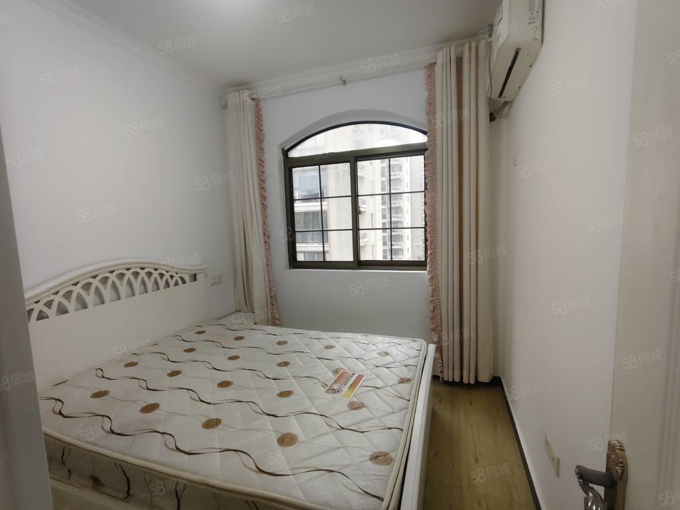 地中海风情7室3厅3卫112㎡南59.8万