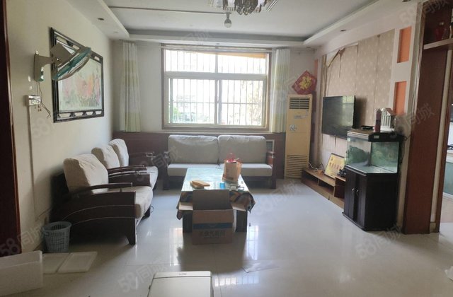 香江附近多层一楼带院免大税单价五千左右