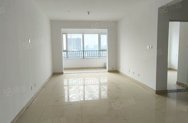 东关国际西区 朝南 商业配套成熟 出行方便 电梯房 近医院