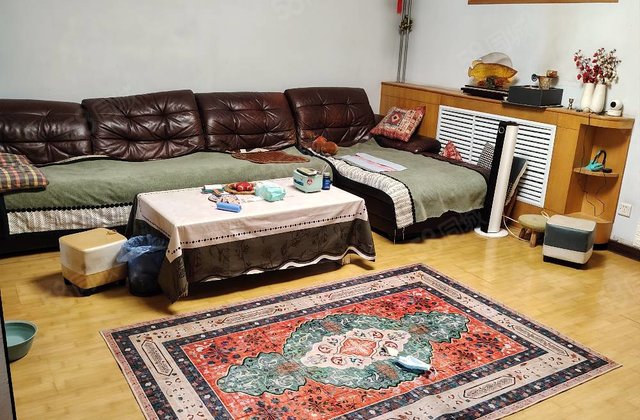 东昌中学西邻！家属院中间楼层！三室  ，送储藏室！仅售78万