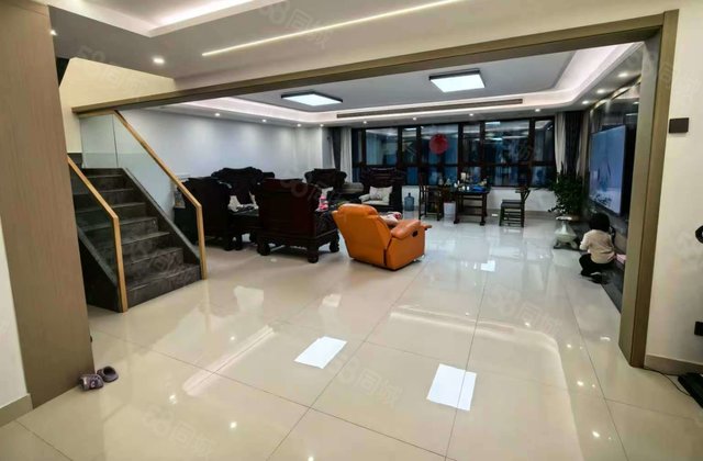 松桂路 时代中通豪园 260平 精装复试 子母车位 储藏室