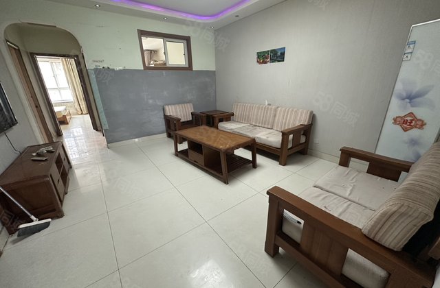 兴华路，巡防大队，三室，送地下室，好楼层，采光好，急售