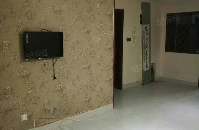 带一个地上车库。可以出租做生意！