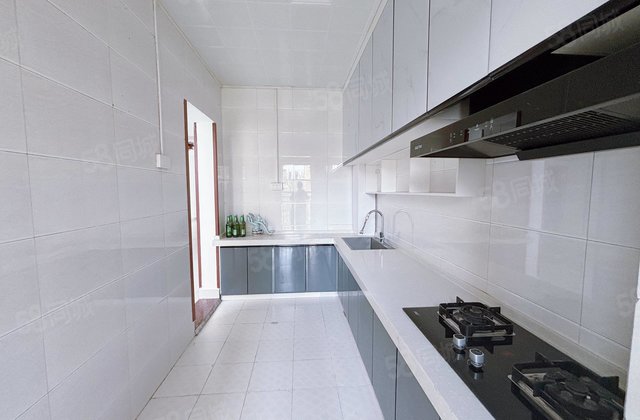 书香东郡,二中东邻,单价8开头,三叶草户型,带车储,随时看房