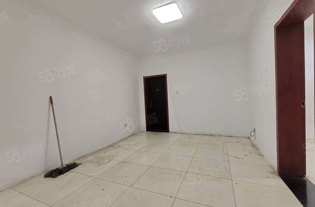 育苗路8号院2室2厅62.63㎡72万二手房图片