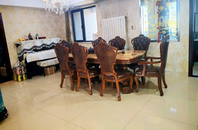 十二院城3室2厅196㎡154万二手房图片