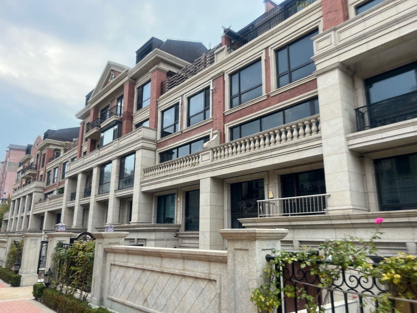 万科八栋墅2跃3层清水电梯小区中心特价秒杀