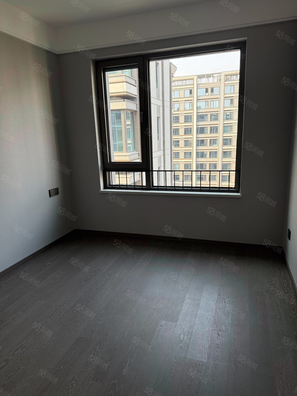 招商璀璨時代4室2廳2衛(wèi)140㎡南北599萬