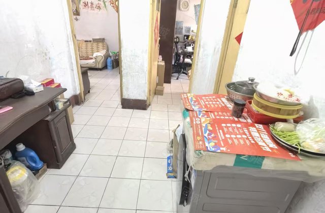 兴华路，东昌一类一，  三楼翠微苑3室