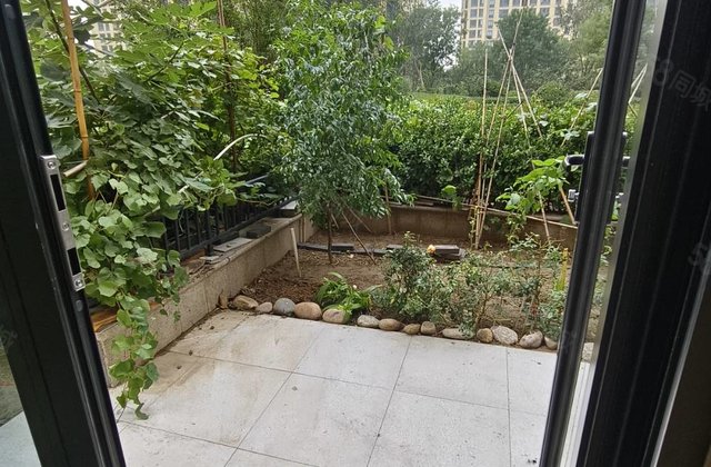 开发区徒骇河边 一楼带院百合新城 人车分流 东昌东