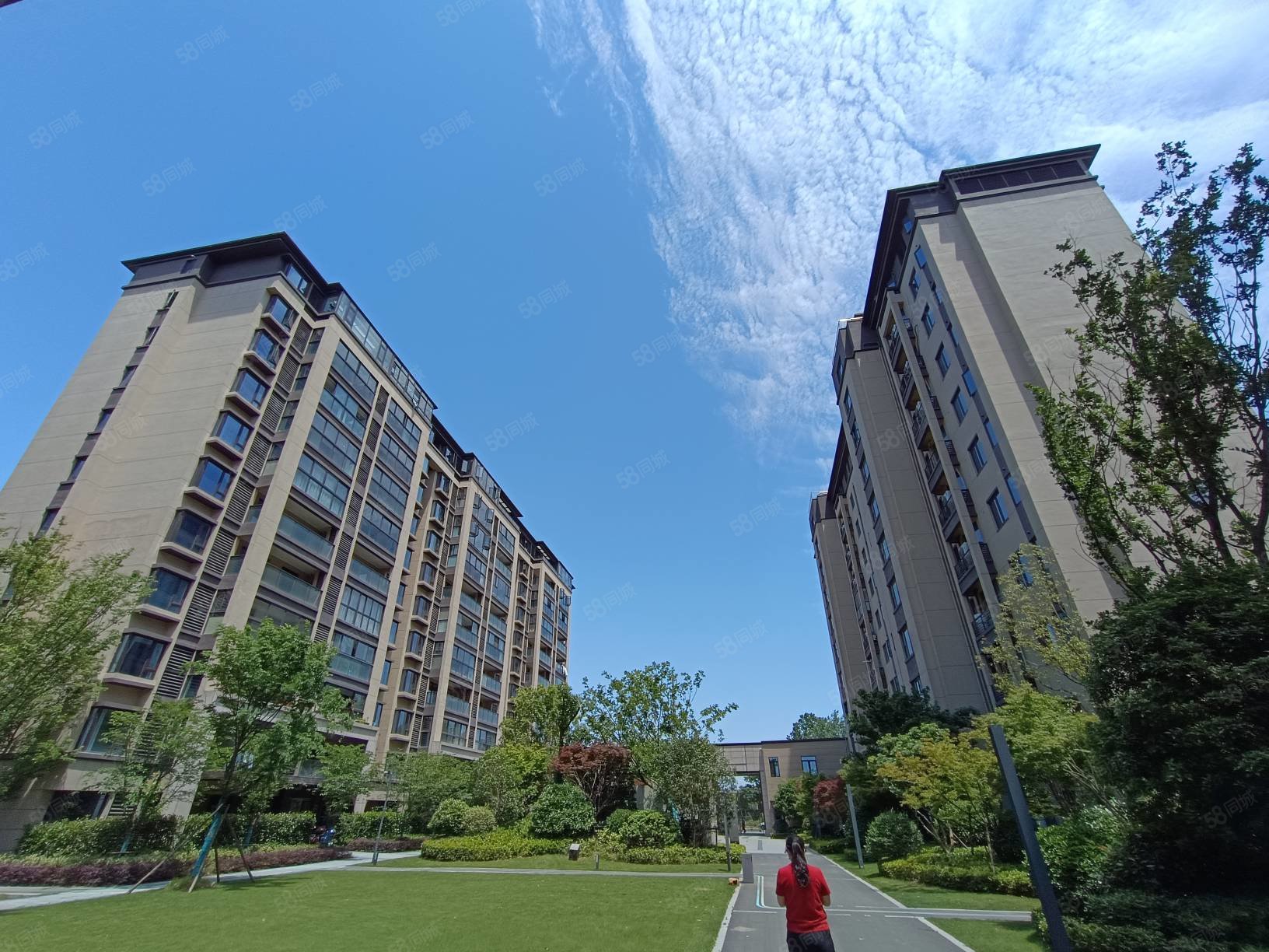 总价低城西电梯洋房新力帝泊湾四间朝南随时看房