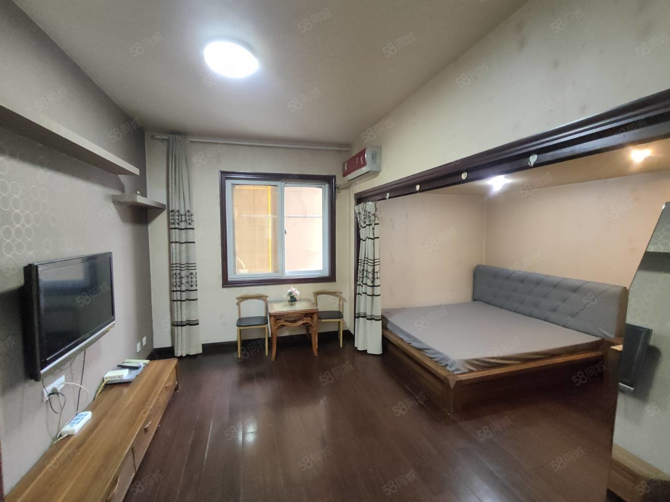 金地广场1室1厅1卫45㎡南北35万