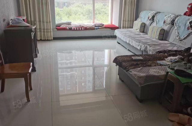 佶地国际D2区2室2厅105㎡58万二手房图片