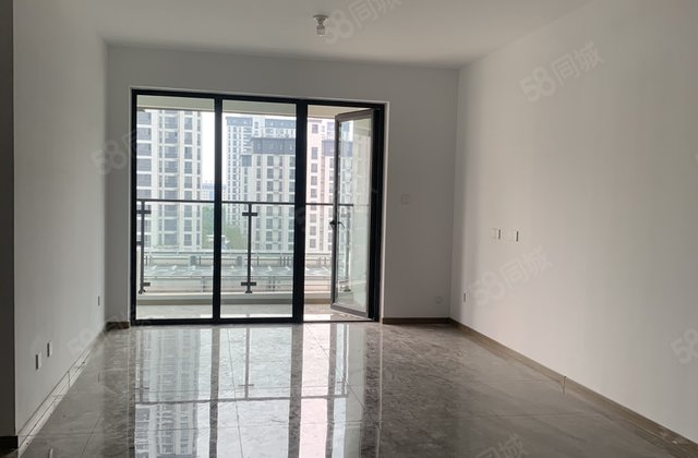 城市芳华 新房未住 东边户 带车位储藏室